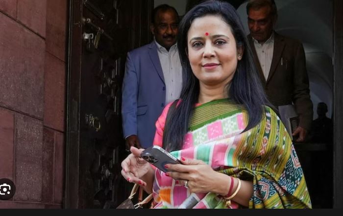 https://salarnews.in/public/uploads/images/newsimages/maannewsimage19012024_160200_Mahua Moitra.JPG